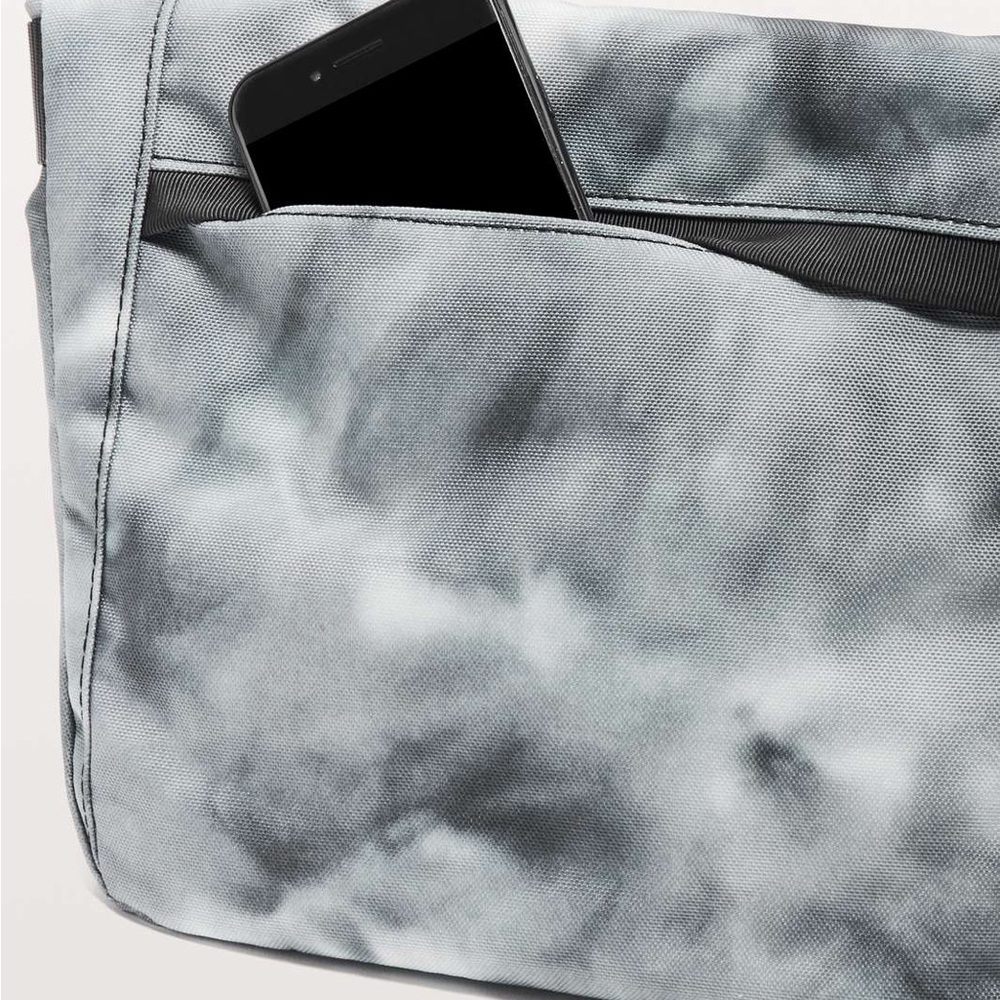 Lululemon Festival Bag II *5L
Spray Dye Grey Multi / Black - Picture 2 of 6